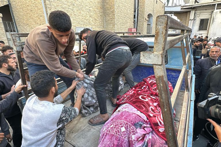 مشاهد وداعات الشهداء في مستشفى المعمداني في مدينة غزة