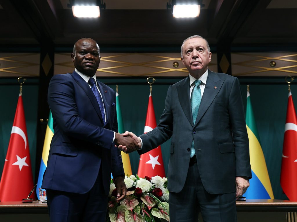 الغابون وتركيا توقعان اتفاقيات بمجالات الدفاع والطاقة والتعليم