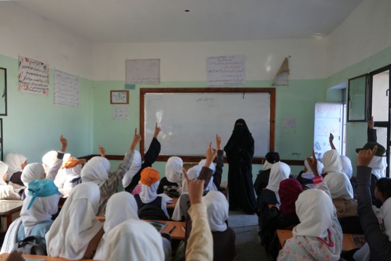 IMAGE DISTRIBUTED FOR GPE - Students concentrate during a lesson at the Saeed Hasan Fare'a School on Monday, Nov. 11, 2024, in the Alshamayatain district, Taiz, Yemen. Over 4.5M children in Yemen have lost access to school since 2015 due to war. By 2022, 1 in 4 schools were unfit for use, leaving millions without stable education. GPE and partners have been helping sustain access to education and prevent the system from total collapse. (Anas Hassan Ahmed Ahmed Al Haj/AP Images for GPE)