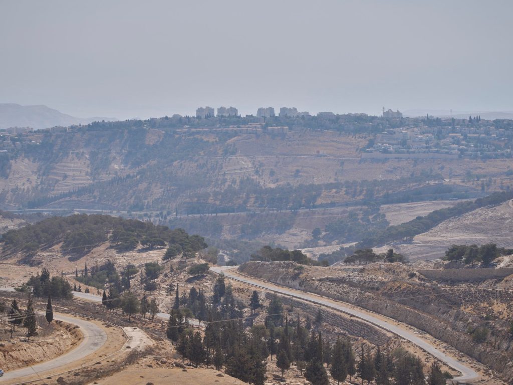 إسرائيل تصادق على بناء 126 وحدة استيطانية جديدة بالضفة