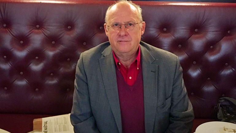 وزير الخارجية ورئيس الجمعية الاممية الاسبق يان كافان متحدثا وسط براغ في احد الفعاليات ضد سياسات اسرائيل العنصرية