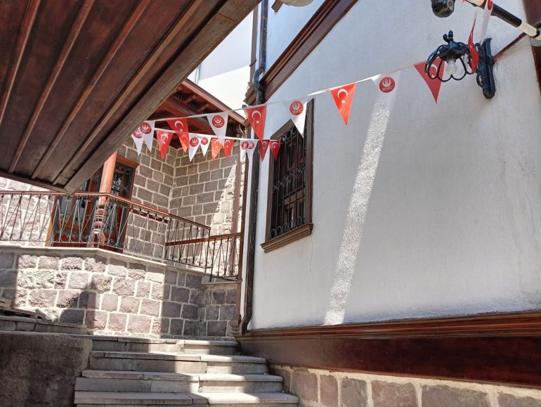 صورة من منزل زعيم العصابة ضياء قادر أوغلو، في مكان غير معلن- ديلي صباح