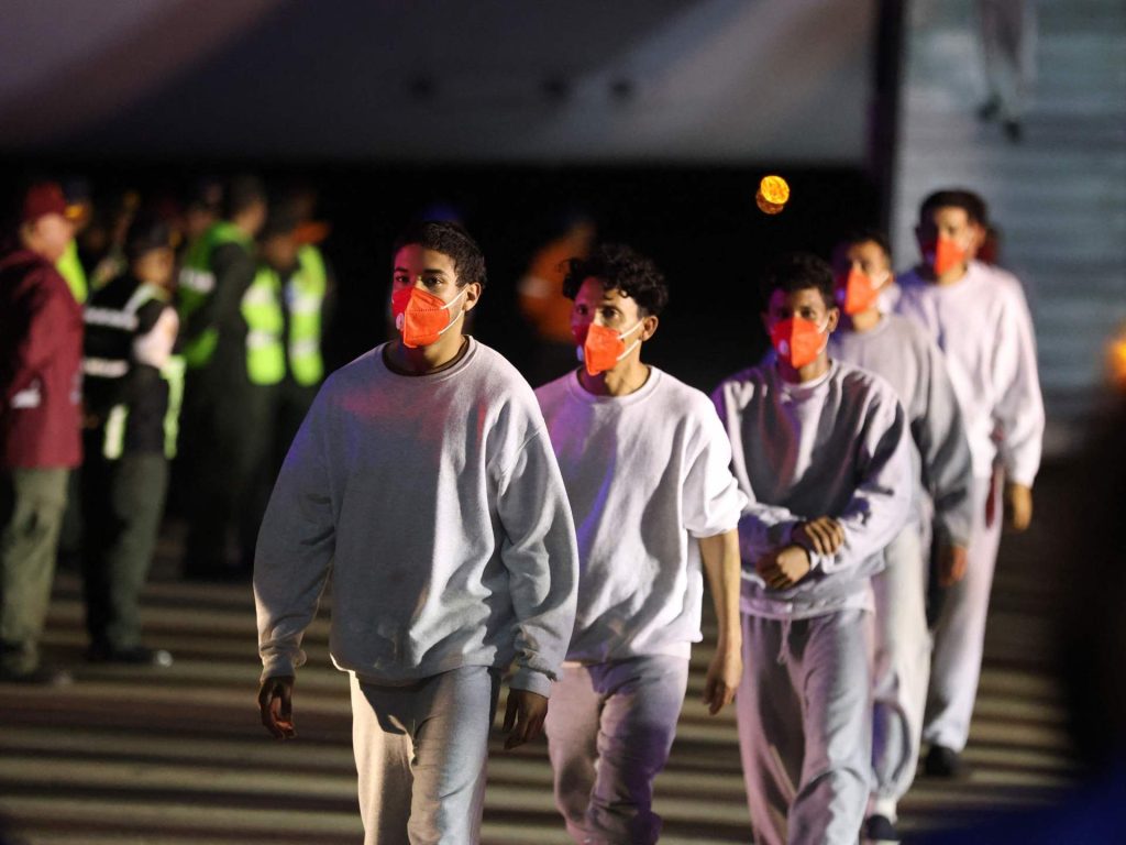 أميركا تنهي وضع الحماية للمهاجرين الفنزويليين وكراكاس ترد على استهداف قارب