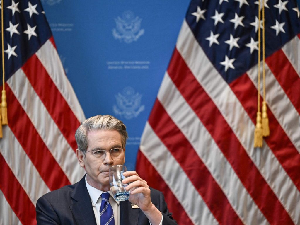 وزير الخزانة الأميركي يرجح بدء خفض الفائدة الشهر المقبل