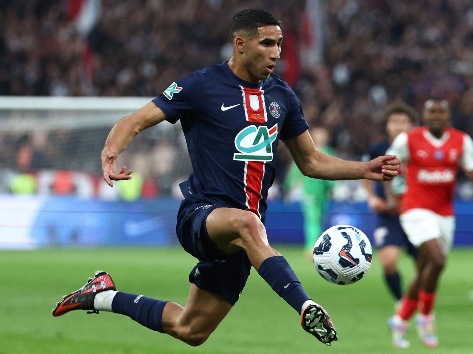 حكيمي: واثق من براءتي وأستحق الفوز بالكرة الذهبية