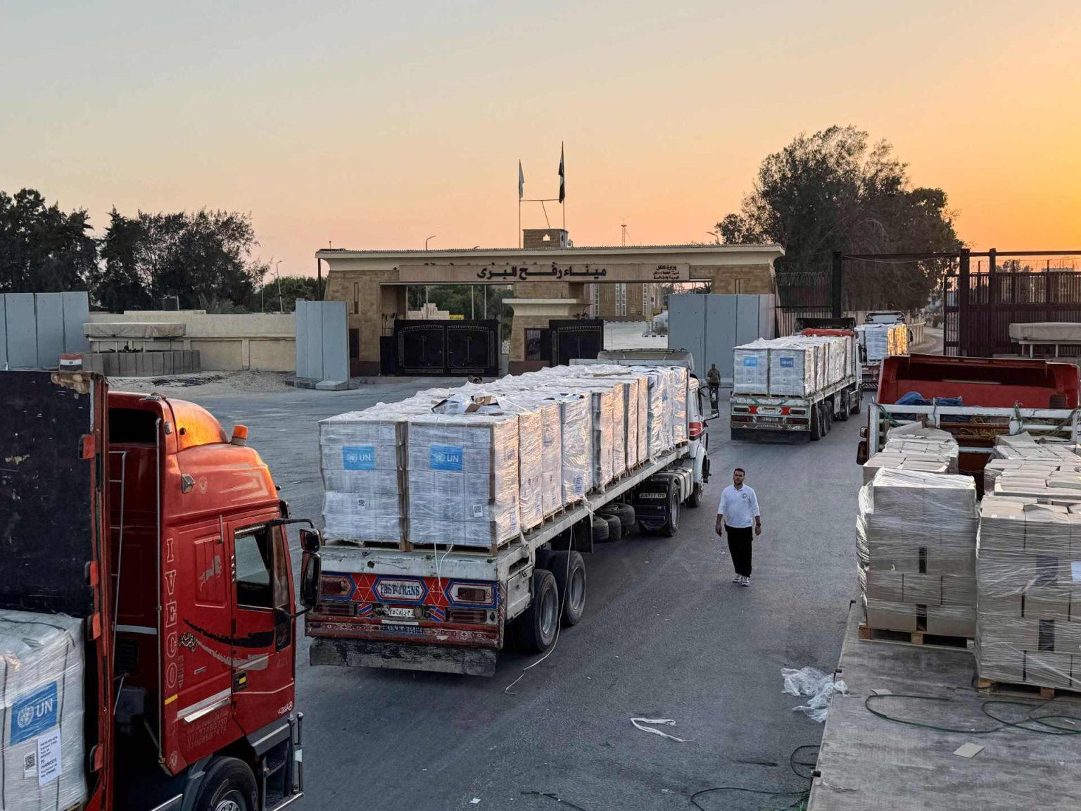 الاحتلال يمنع 22 ألف شاحنة مساعدات من دخول غزة