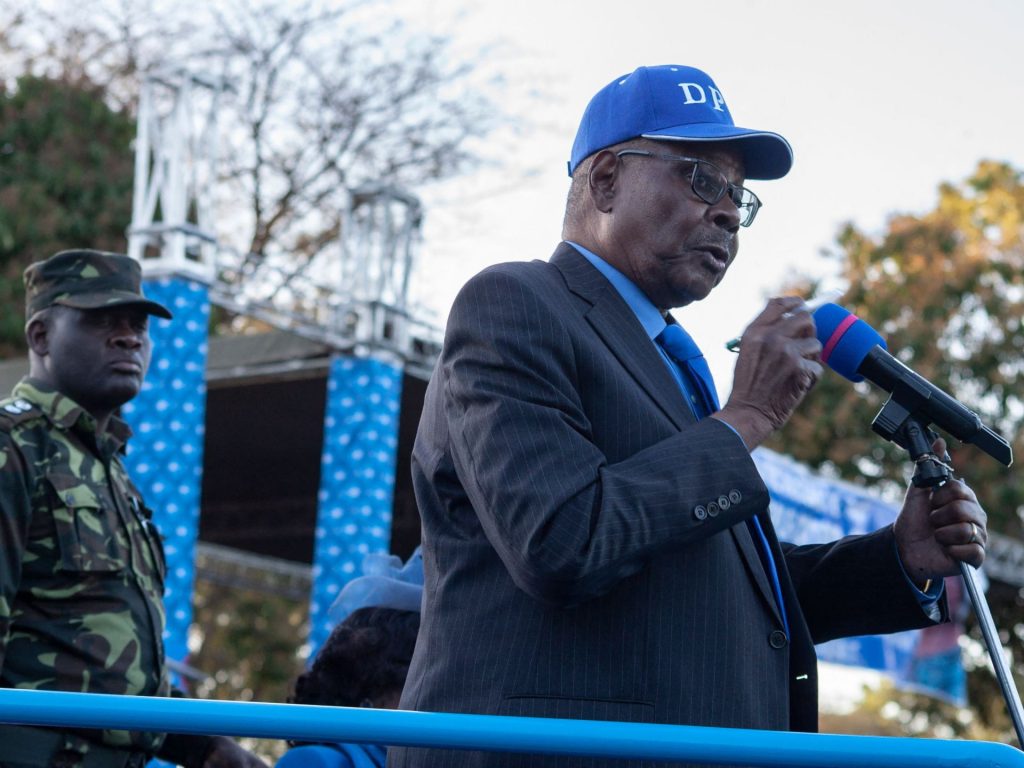 رئيسان سابقان بملاوي ينافسان تشاكويرا وسط أزمة اقتصادية