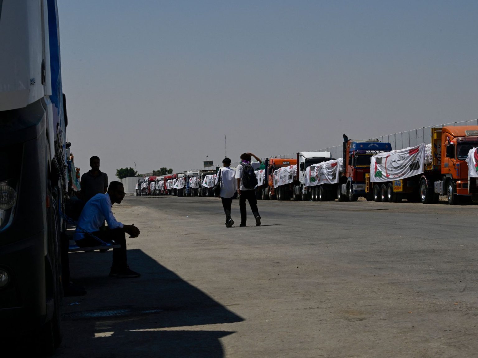 إسرائيل تعيق شاحنات المساعدات لغزة وقائمة “الممنوعات” طويلة | أخبار