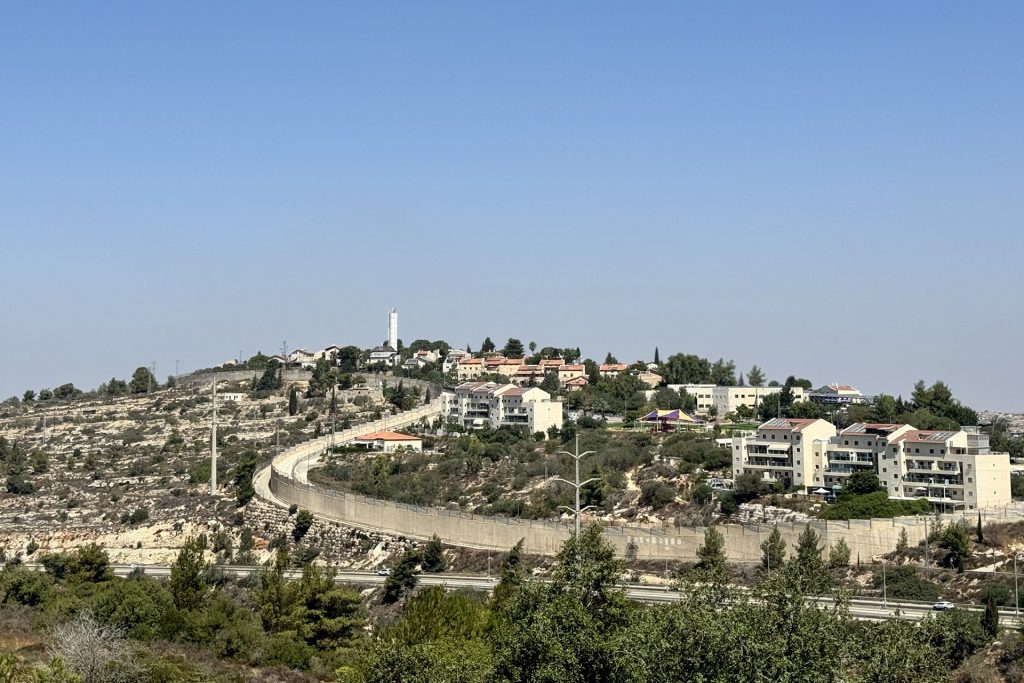 قرية الطيرة بالضفة.. استيطان لا يسمع به أحد