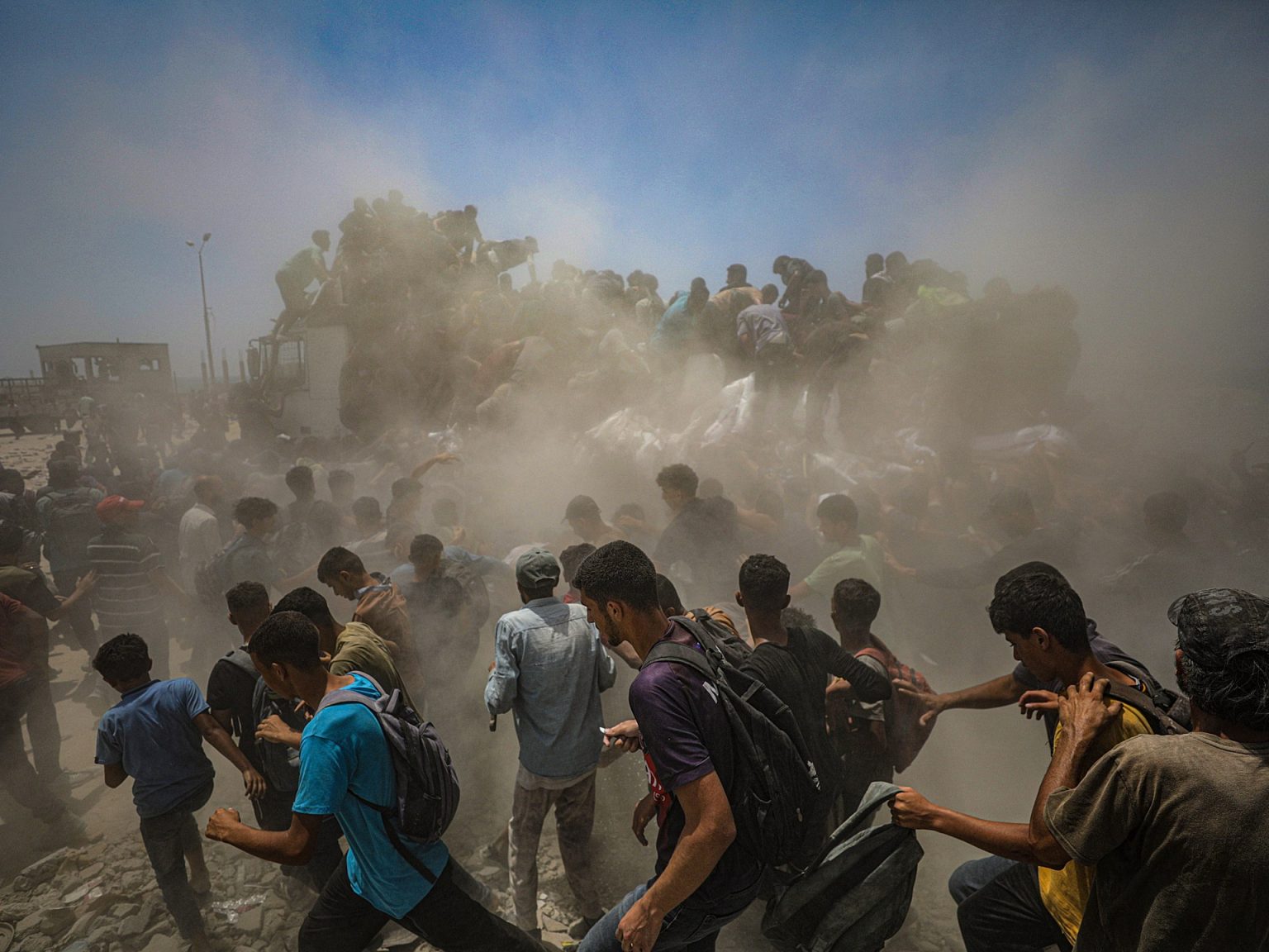 شهداء بقصف إسرائيلي والمجاعة تلتهم مزيدا من أطفال غزة