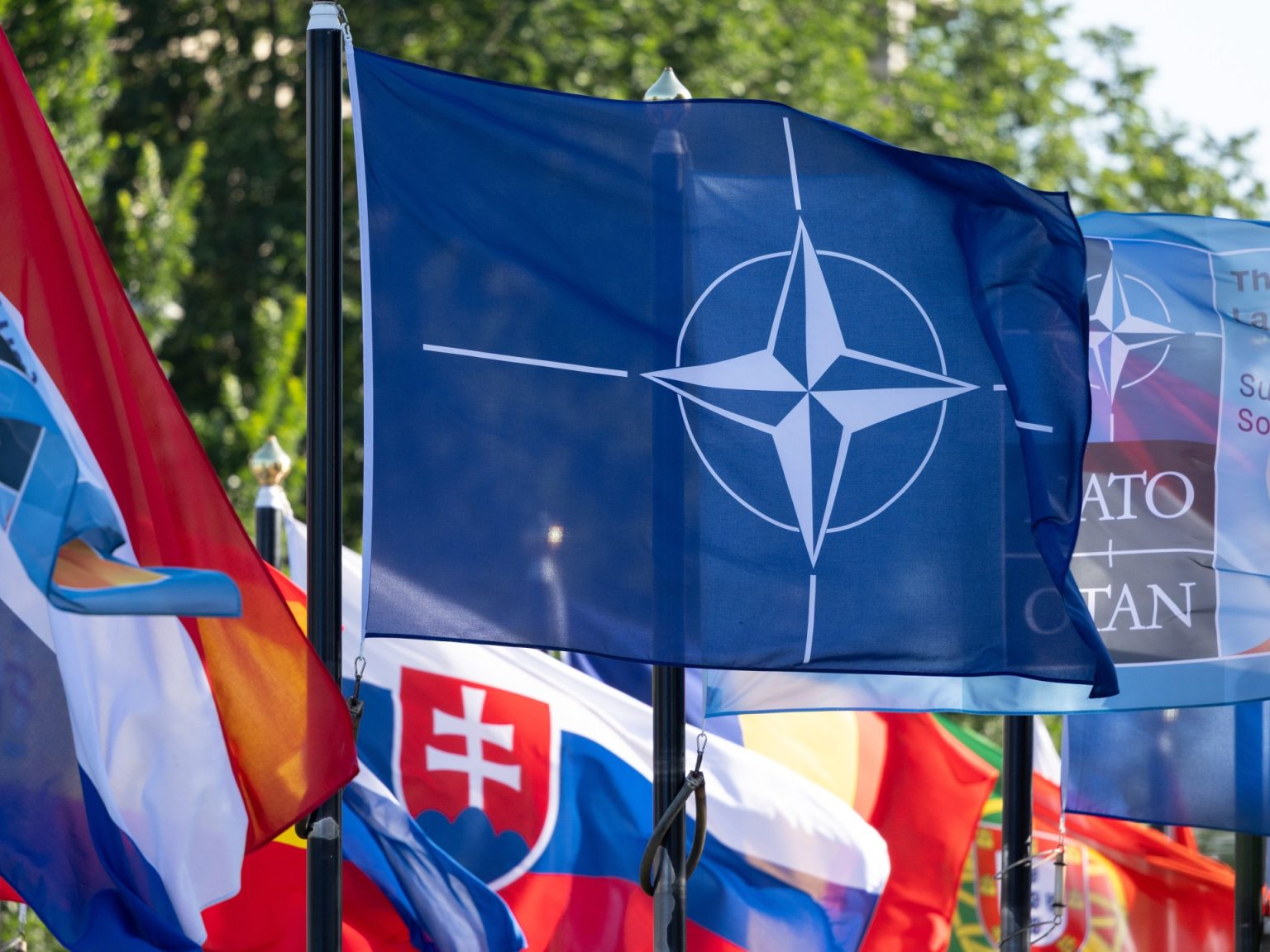 اجتماع لقادة جيوش الناتو وترامب يتحدث عن دعم جوي لأوكرانيا