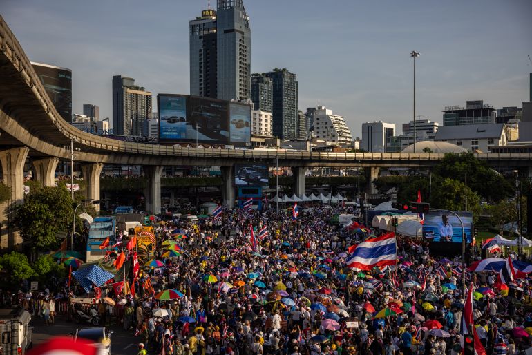 BANGKOK, THAILAND - AUGUST 02: Thai protests rally at Victory Monument on August 02, 2025 in Bangkok, Thailand. Protesters rallied at Bangkok’s Victory Monument, demanding Prime Minister Paetongtarn Shinawatra resign ahead of her Constitutional Court ruling and take a stronger stance on Cambodia amid rising border tensions. (Photo by Lauren DeCicca/Getty Images)