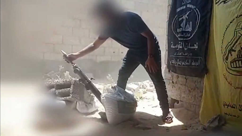 ألوية الناصر صلاح الدين تستهدف آليات وجنود الاحتلال بالهاون في خان يونس