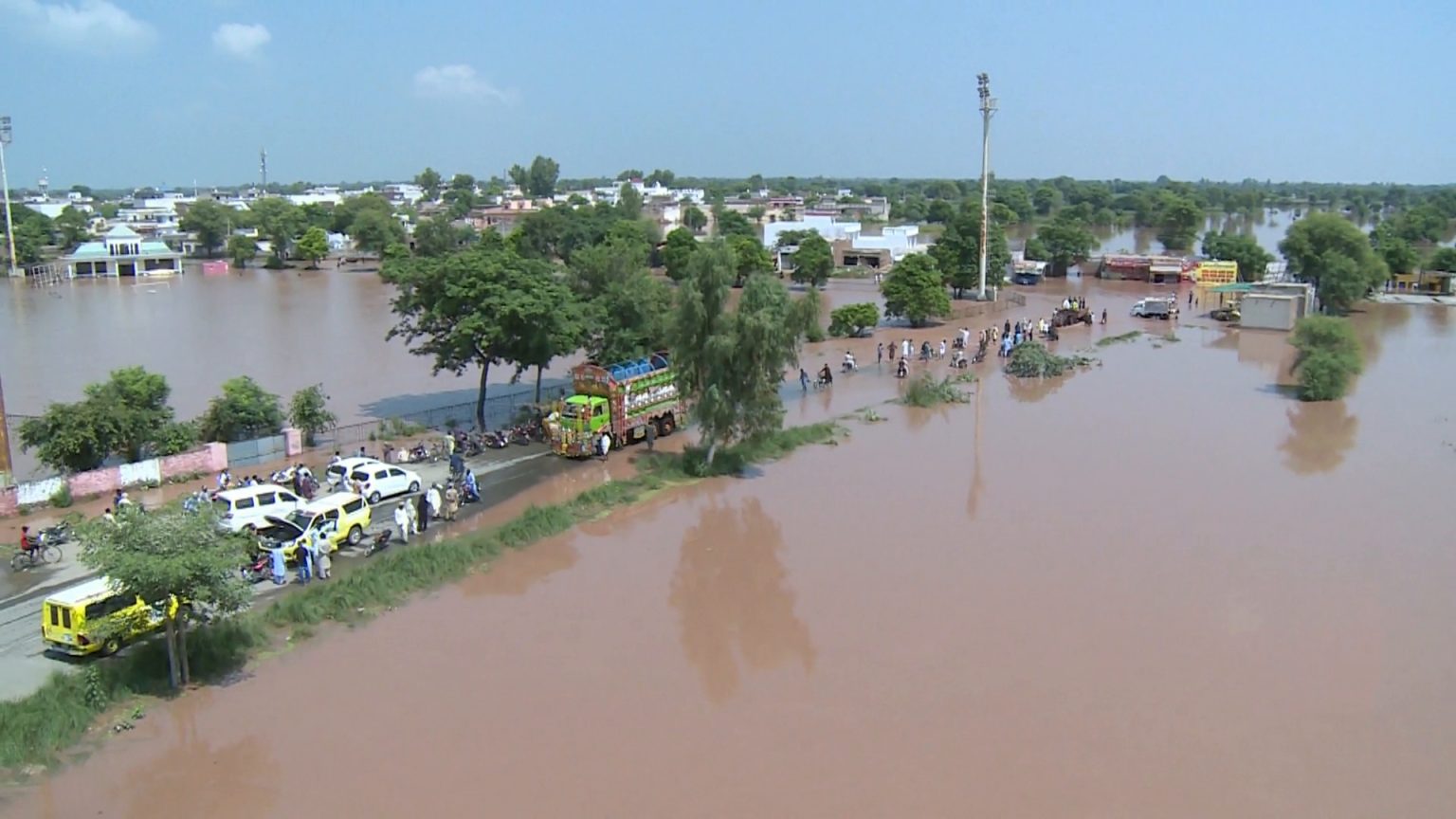 فيضانات تدمر قرى بإقليم البنجاب والجيش يساعد في عمليات الإجلاء