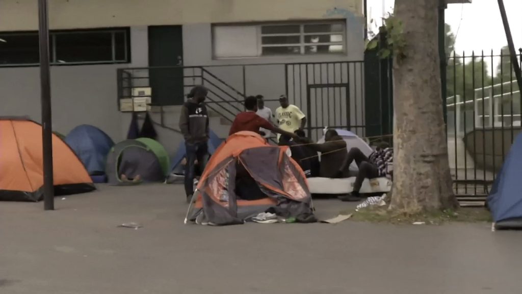 العودة إلى المدارس تكشف مأساة أطفال الشوارع في فرنسا