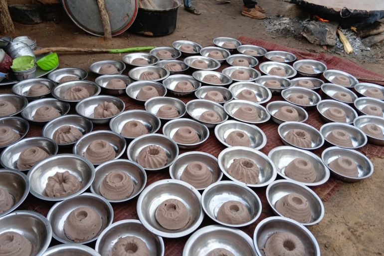 أطفال في انتظار وجبة في تكية الفاشر المصدر: ويكليكس-الفاشر "أخبار دارفور"