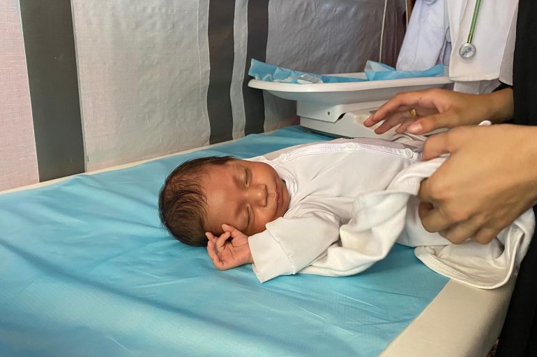 الطبيبة لبنى العزايزة سوء التغذية لدى الحوامل يتسلل للأجنة ويولدون بأوزان منخفضة ويتسبب لهم بمضاعفات صحية-رائد موسى-دير البلح-الجزيرة نت