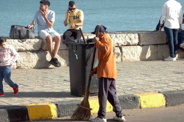 العامل المؤقت يتقاضى أجره كمكافأة شهرية بلا أي تغطية تأمينية أو معاش تقاعدي_