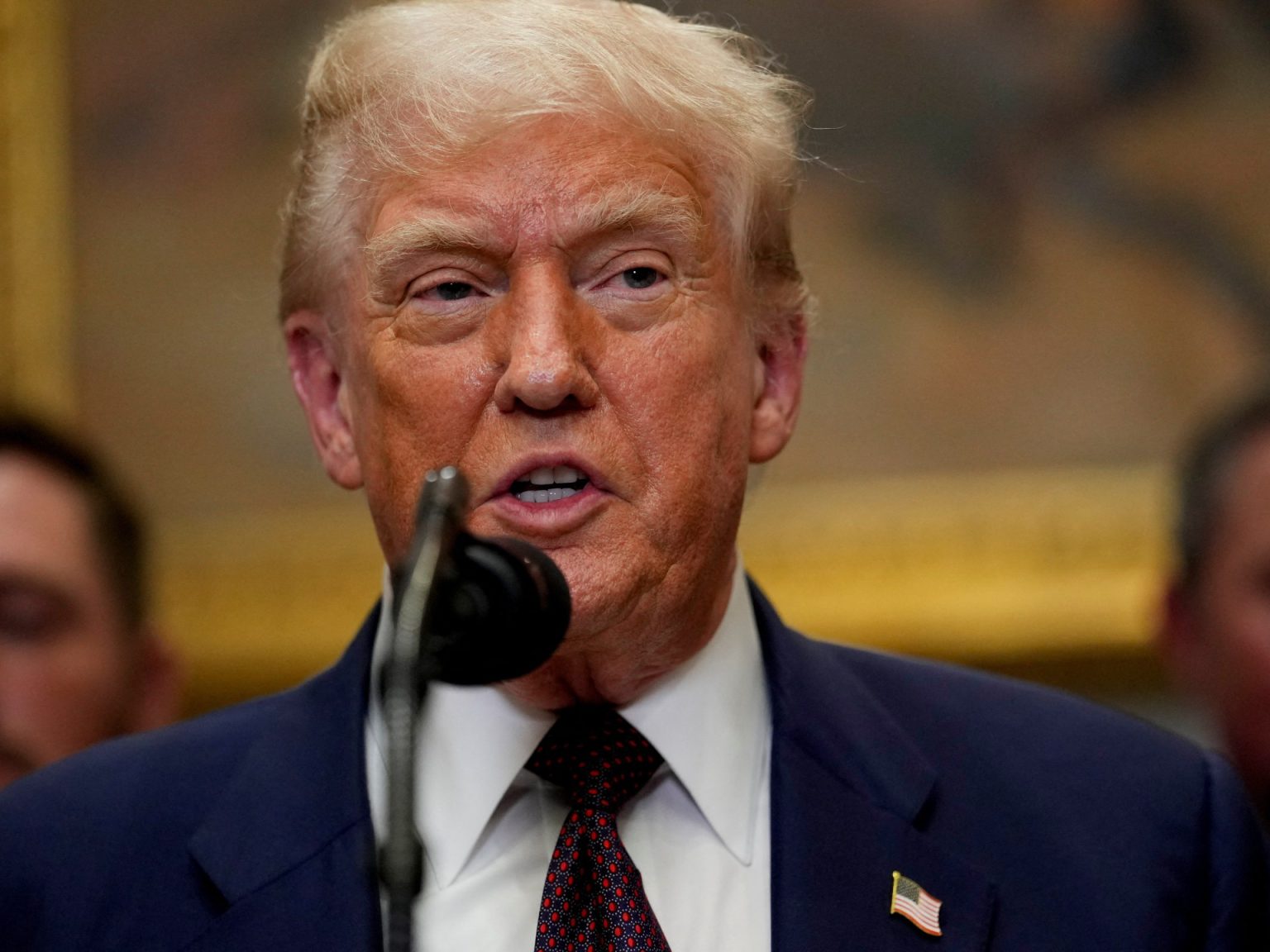 ترامب يأمر بنشر غواصتين نوويتين ردا على تصريحات ميدفيديف