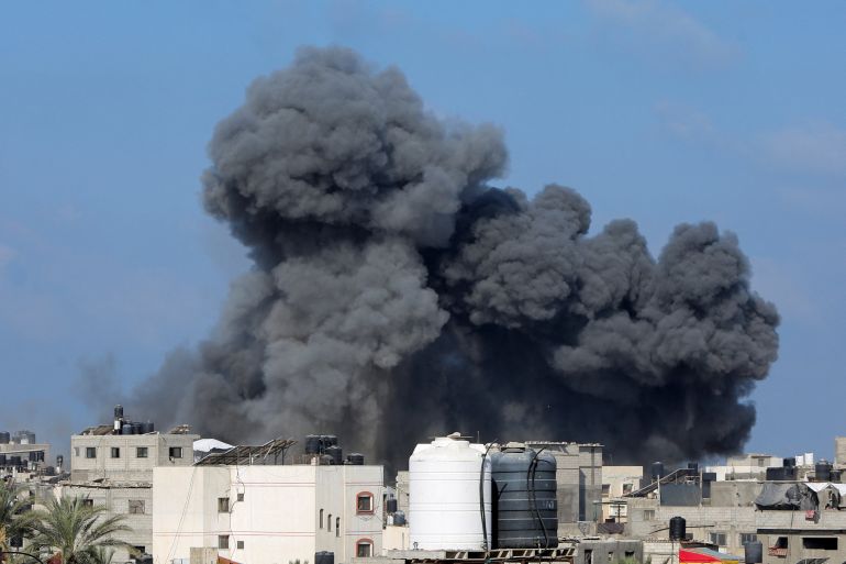 Smoke rises following an Israeli strike, in Deir Al-Balah, in the central Gaza Strip, August 23, 2025. REUTERS/Hatem Khaled