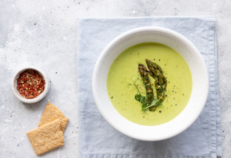 Asparagus soup with ginger and coconut