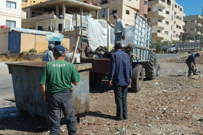 جانب من الأعمال الخدمية لحزب اللواء السوري(الجزيرة)