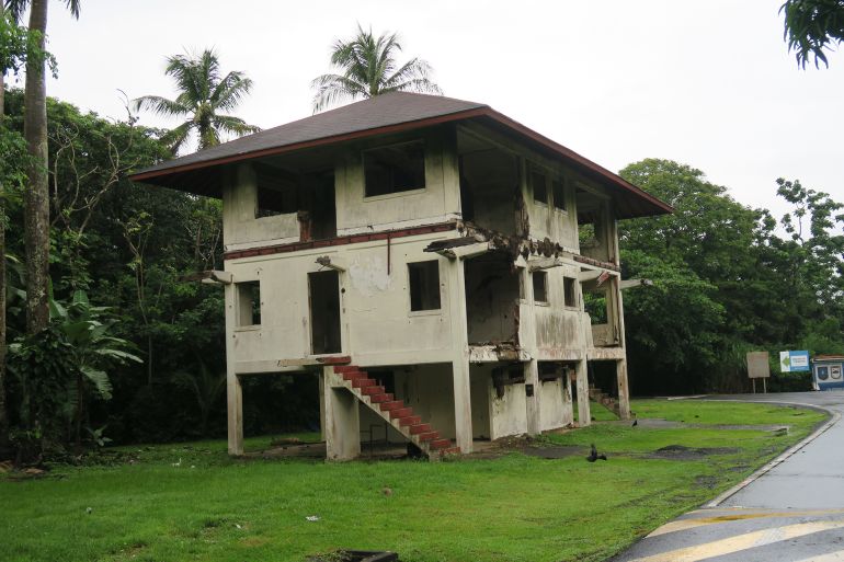 أحد مبان قاعدة فورت شيرمان المهجورة والمجاورة للمخرج الشرقي لقناة بنما عند مدنية كولون على شاطئ المحيط الأطلنطي