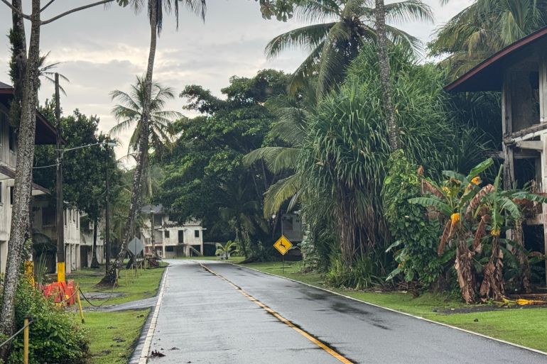 قاعدة شيرمان العسكرية وقد أصبحت خالية ومهمله منذ 25 عاما