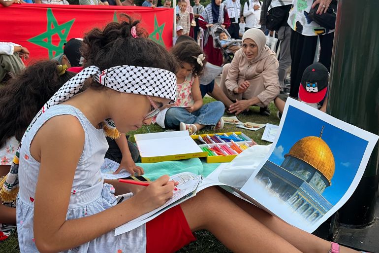 مرسم للأطفال ضمن الاعتصام قبالة برلمان الرباط