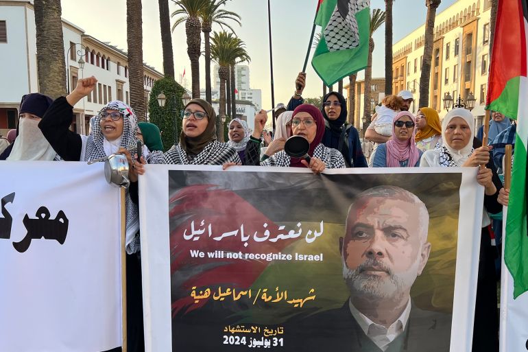 مواطنون يشاركون في فعالية لإحياء الذكرى السنوية لاستشهاد إسماعيل هنية