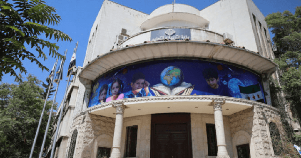 سوريا.. قرار من وزارة التربية يخص شعارات وأناشيد المدارس