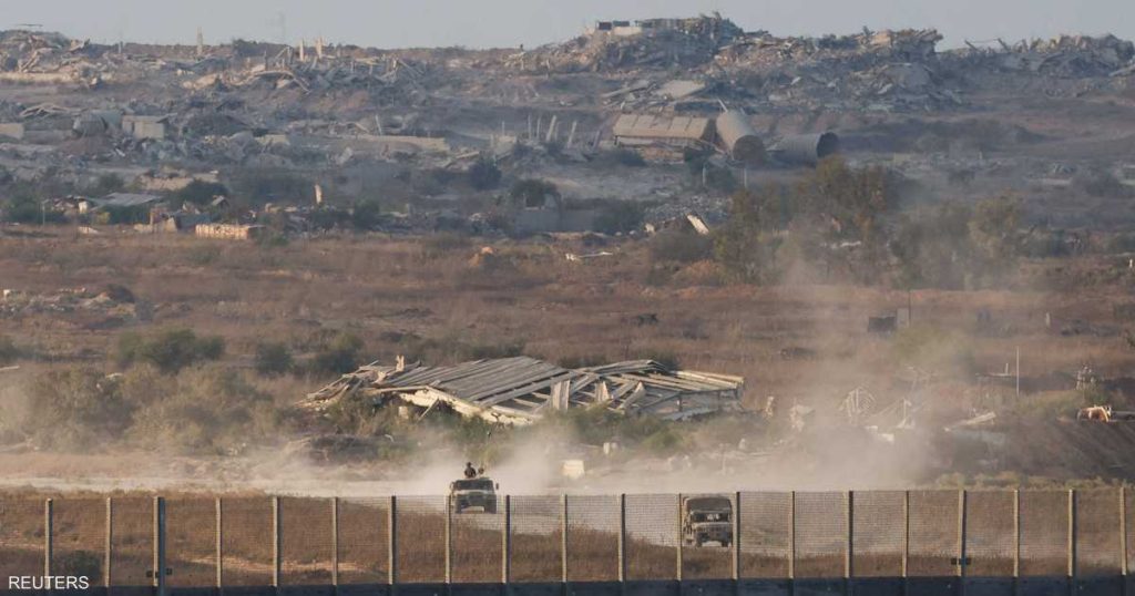 الجيش الإسرائيلي يضرب البنى التحتية فوق غزة وتحتها