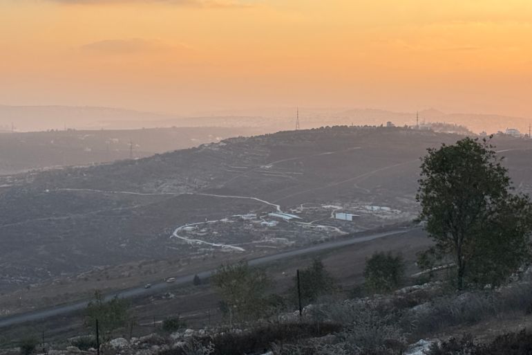 الصور 3-4 تظهر البؤرة الاستيطانية حفات جلعاد