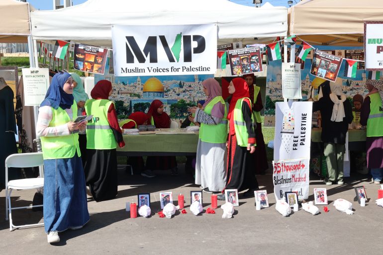 منظمة "أصوات المسلمين من أجل فلسطين" عرضت بعض صور شهداء غزة، من بينهم مراسل الجزيرة أنس الشريف مع أطفاله