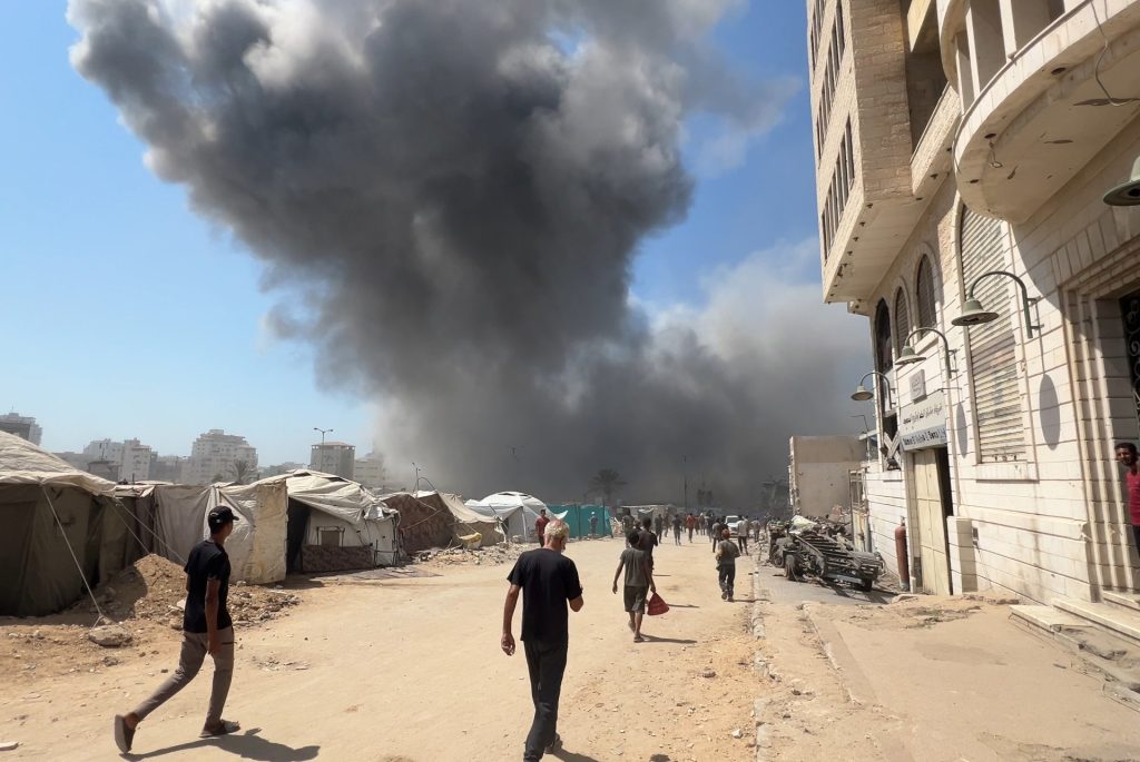 ماذا وراء استهداف إسرائيل الأبراج السكنية بغزة؟