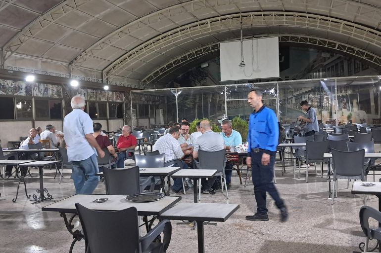 الصالة الصيفية في قهوة الكمال