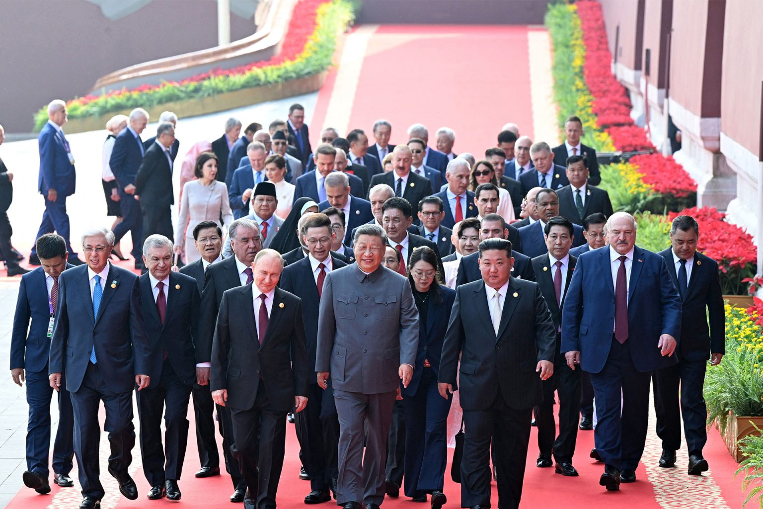 ابنة كيم جونغ أون ضيفة مفاجئة بعرض الصين العسكري.. فهل تكون خليفته؟