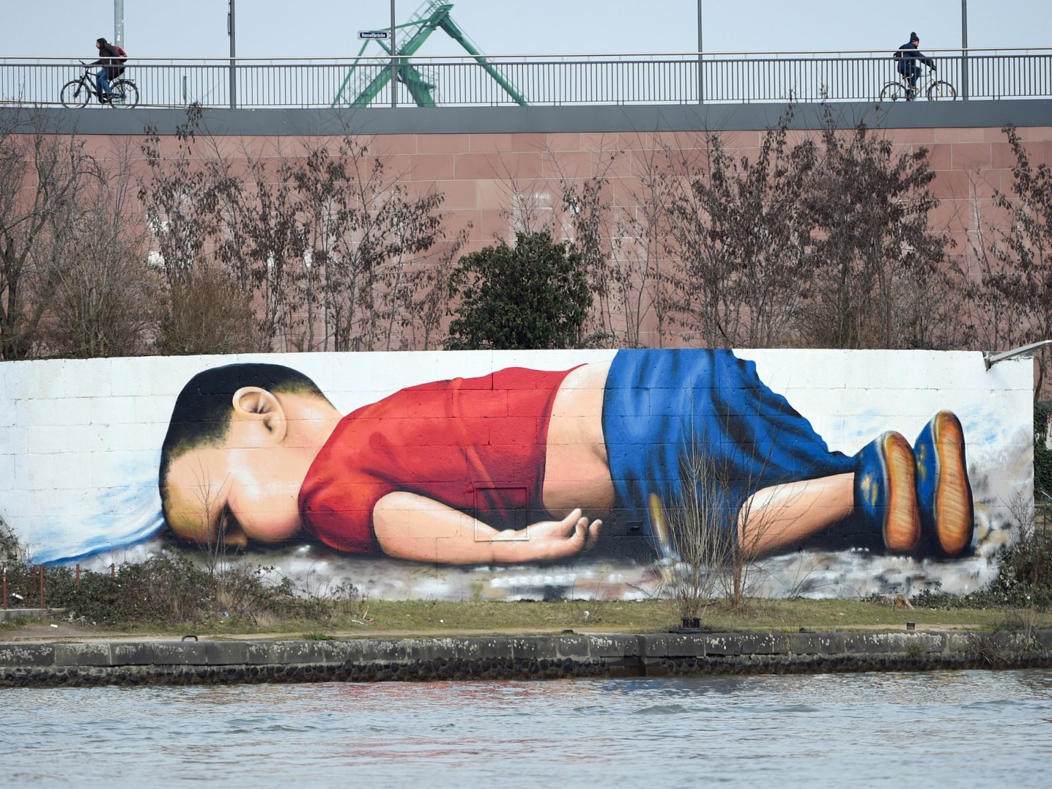 إندبندنت: أزمة المهاجرين مستمرة بعد 10 سنوات على مأساة إيلان الكردي