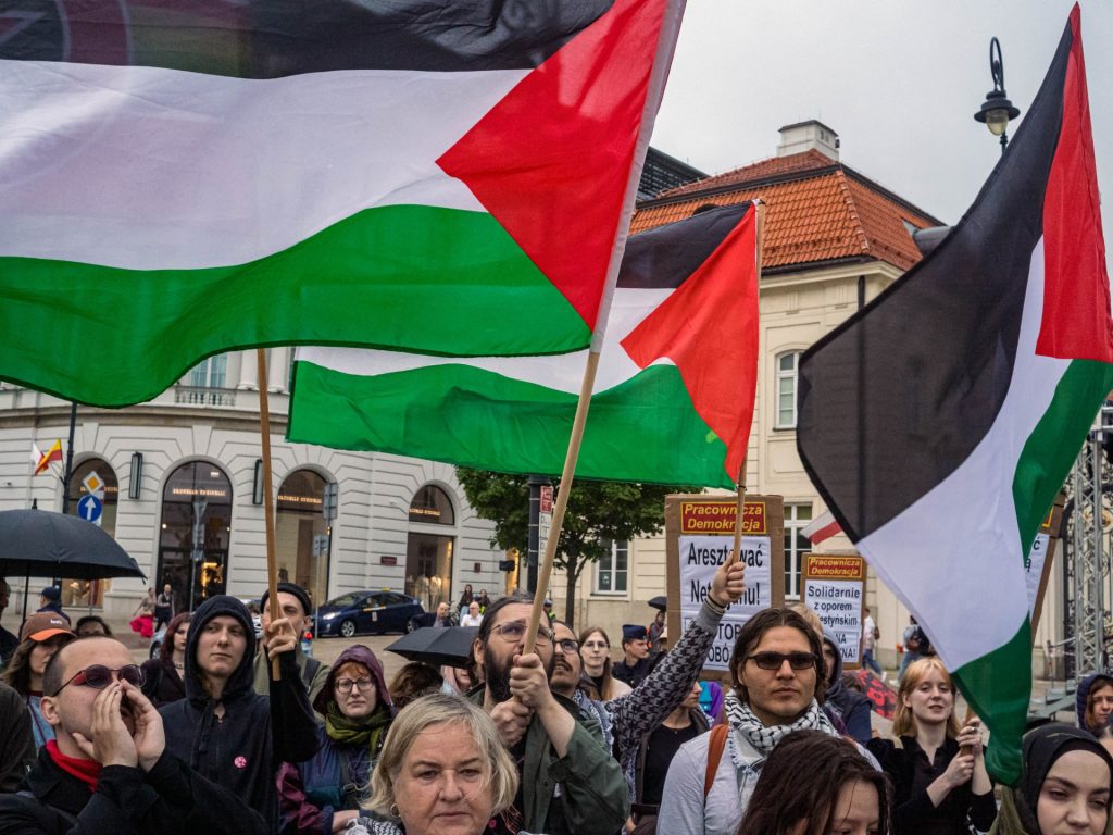 بولندا توقف وتحقق مع مندوبي أسلحة إسرائيليين