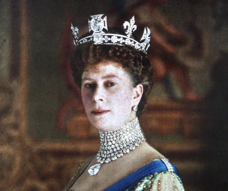 الملكة ماري ترتدي ماسات نجمة أفريقيا المصدر ويكيبيديا