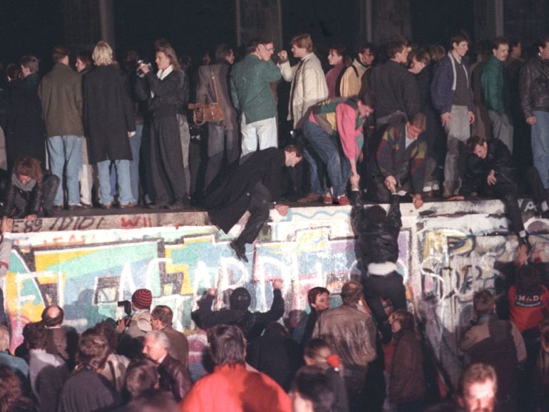 كان لسقوط جدار برلين أثر كبير على التجربة الشيوعية في الصين والعالم (رويترز)