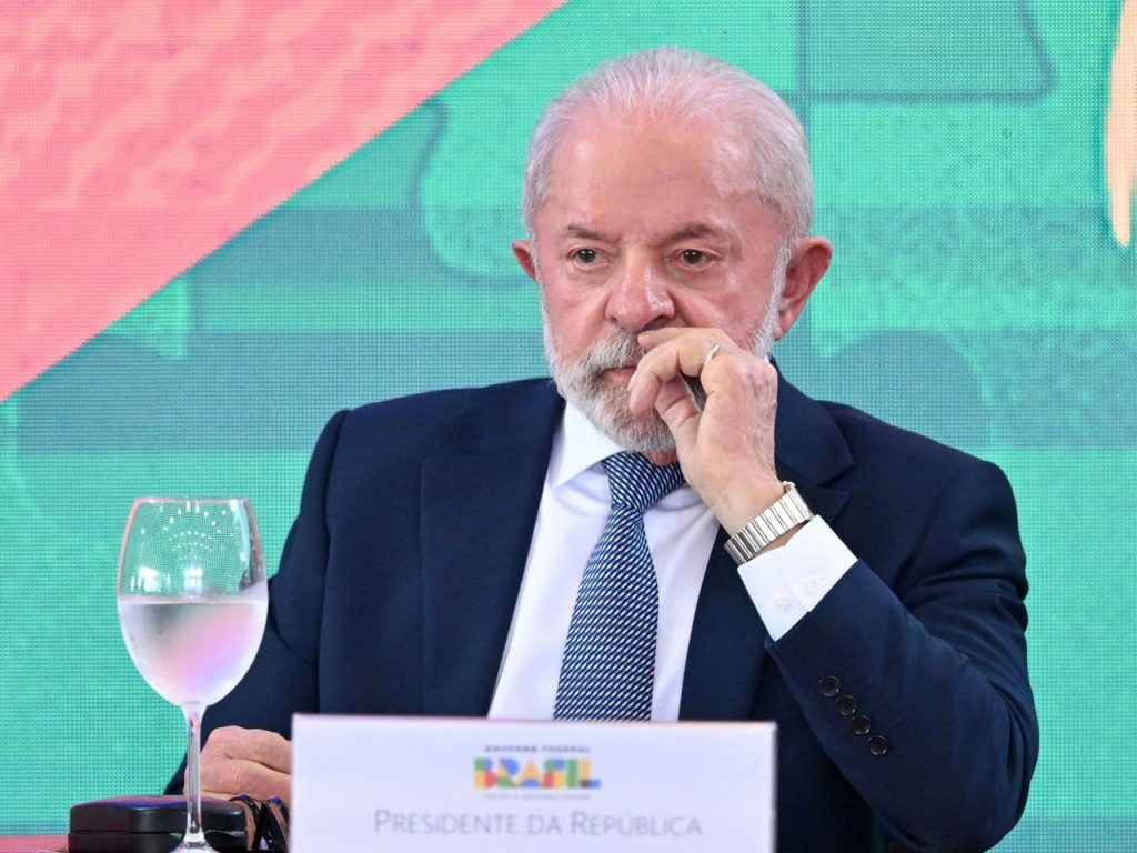 الرئيس البرازيلي يندد بالانتشار العسكري الأميركي بالبحر الكاريبي