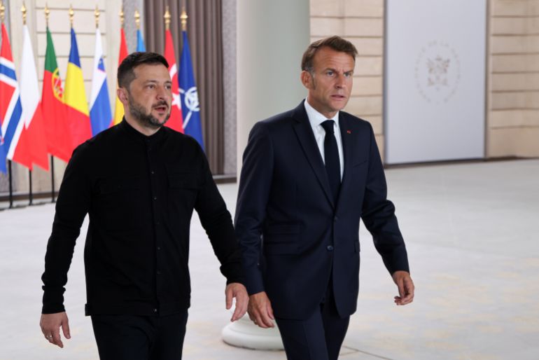 epa12351096 France's President Emmanuel Macron (R) and Ukraine's President Volodymyr Zelensky (L) arrive to chair the Coalition of the Willing Summit at the Elysee Presidential Palace in Paris, France, 04 September 2025. European leaders and Ukrainian President Volodymyr Zelensky met in Paris on 04 September 2025 in a renewed effort to pressure Russia's President Vladimir Putin after he vowed that Russia will continue fighting in Ukraine if no peace deal is reached. EPA/LUDOVIC MARIN / POOL MAXPPP OUT