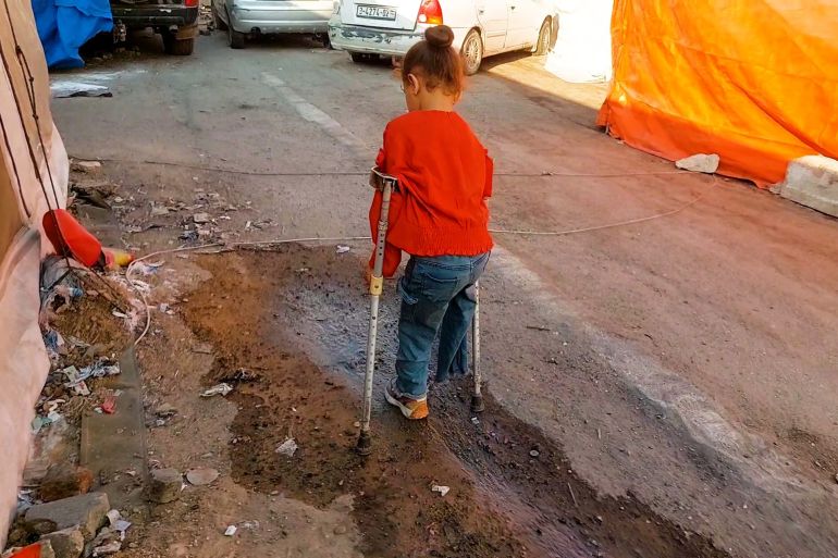 ملك طفلة من غزه تحلم بقدم تعيدها إلى الطفولة