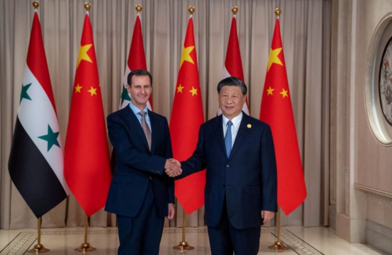 Chinese President Xi Jinping shakes hands with Syria's President Bashar al-Assad in eastern Hangzhou city, in this handout picture released by Sana on September 22, 2023, Syria. SANA/Handout via REUTERS ATTENTION EDITORS - THIS IMAGE WAS PROVIDED BY A THIRD PARTY.