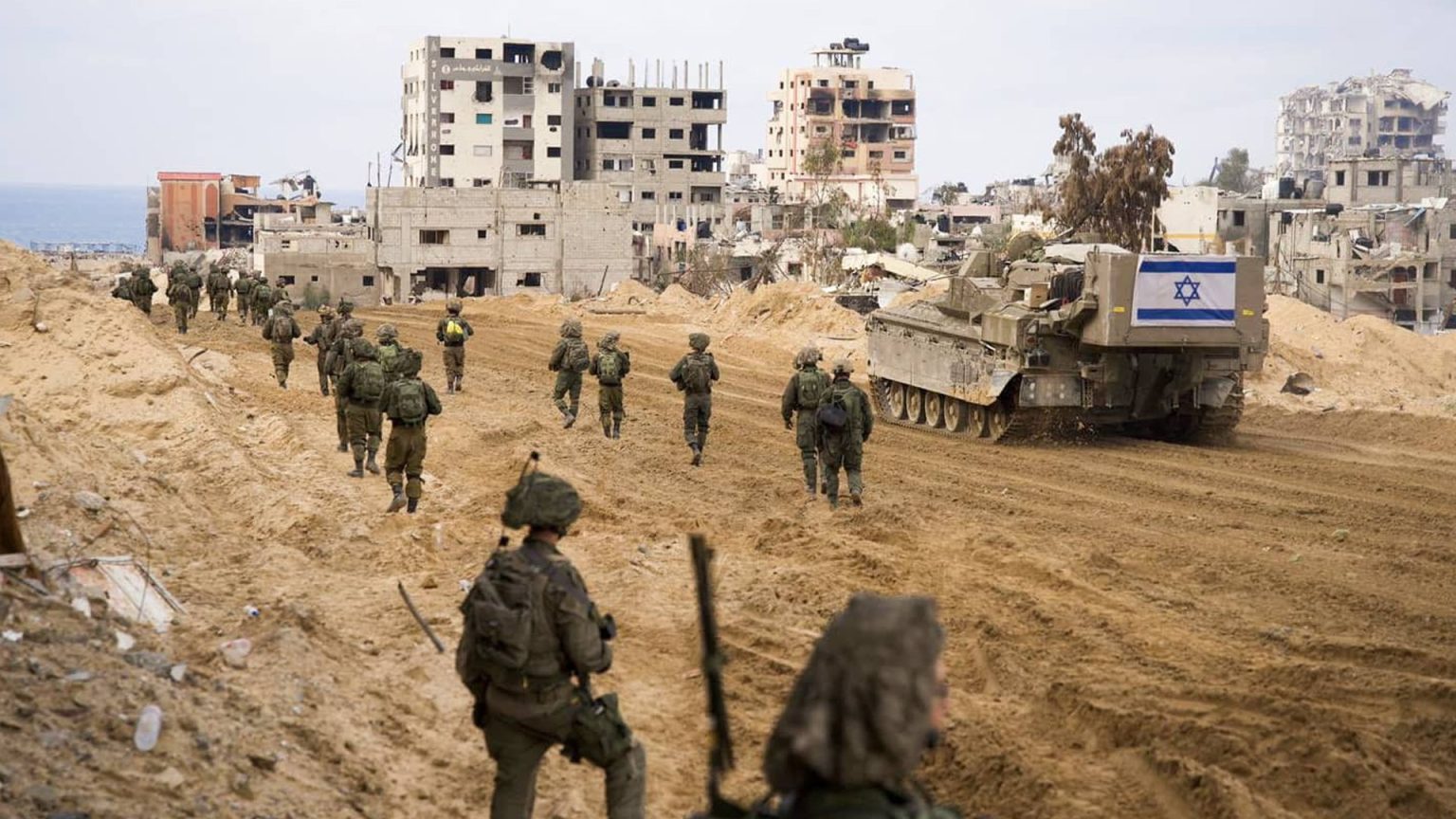 إعلام إسرائيلي: حكم غزة عسكريا كارثة والتصعيد يهدد حياة المخطوفين