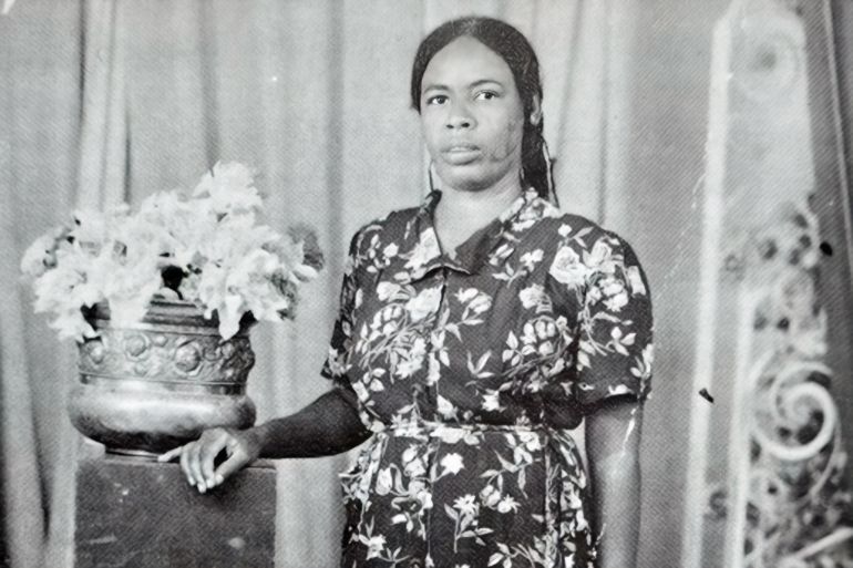 ملكة الدار محمد عبد الله (1920-17 نوفمبر 1969)، روائية وقاصة سودانية