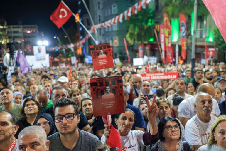 Supporters of Turkey's main opposition Republican People's Party (CHP) attend a rally to protest the detention of Beyoglu Mayor Inan Guney, as part of a corruption investigation, in Istanbul, Turkey, August 27, 2025. REUTERS/Murad Sezer