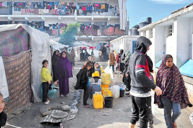 تكدس مدارس الأونروا بالنازحين في ظل عدم المقدرة على أيجاد واستئجار مكان أو شراء خيمة (الأمم المتحدة)