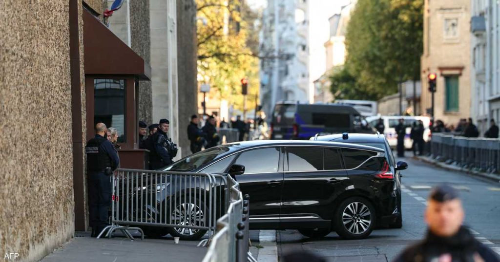 تفاصيل سجن ساركوزي.. زنزانة من 11 مترا و3 زيارات أسبوعية